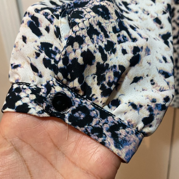Long sleeve reptile print blouse - Picture 3 of 4